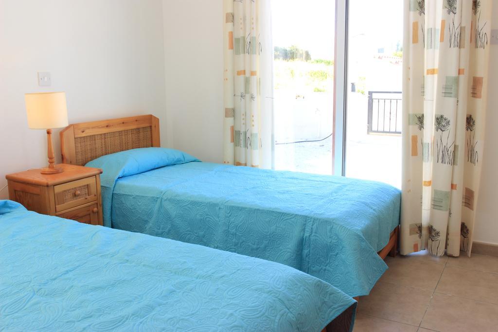Sandy Coast Villas Anemone Argaka Room photo